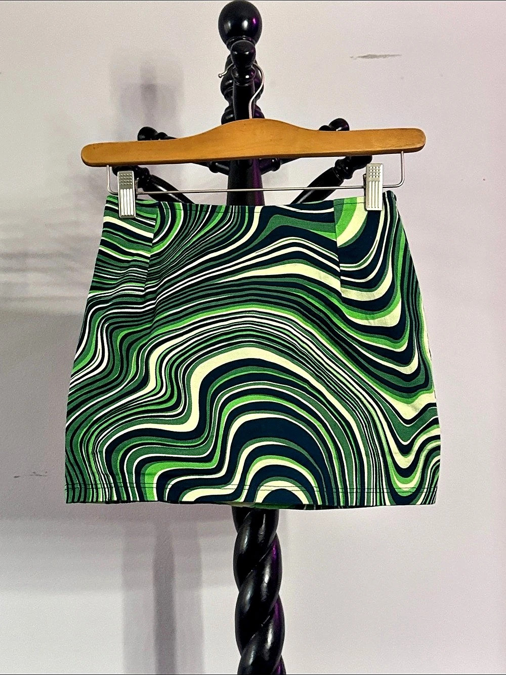 Abstract Green & White Mini Skirt Like New 19.3.M